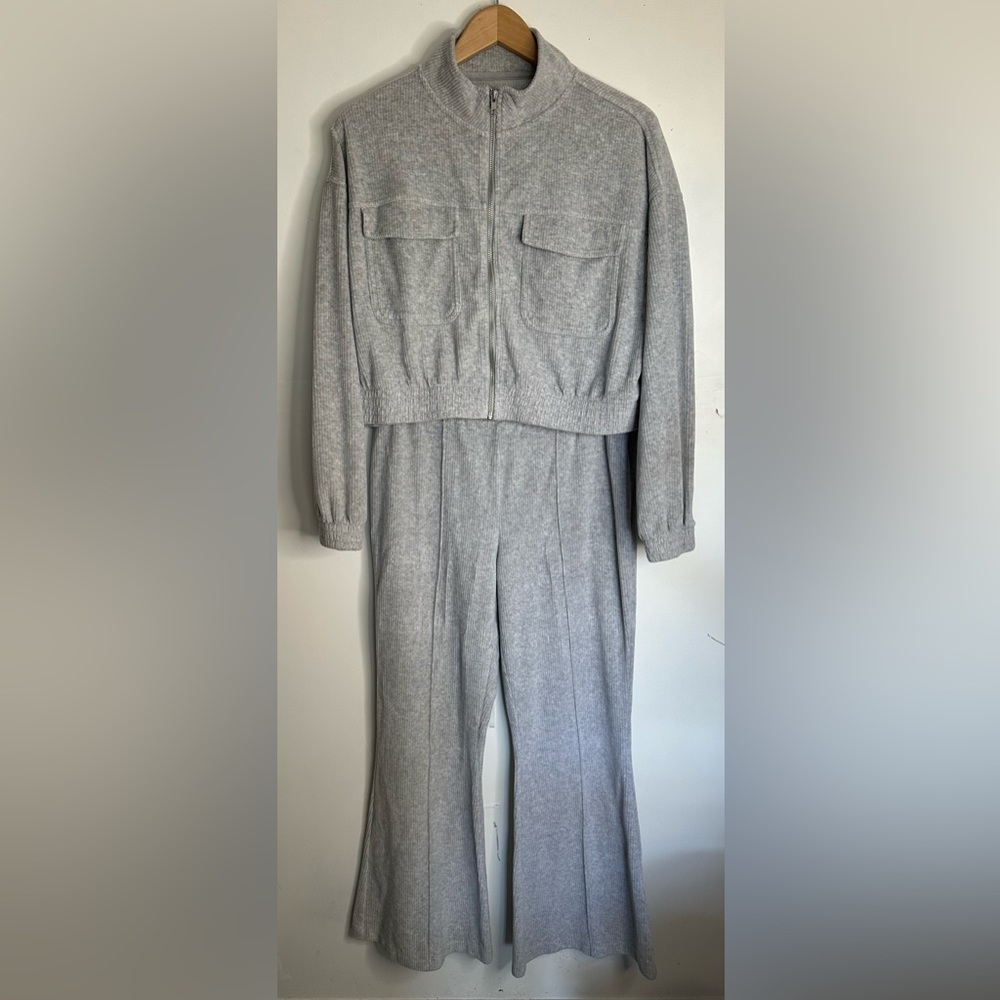 Aerie Groove-On Velour Full Zip Cropped Ribbed Sweatshirt a Grey ribbed flares
